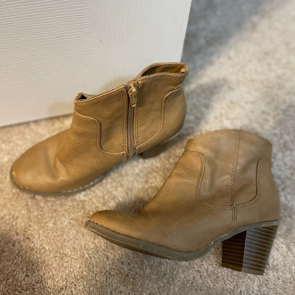 BOOTIES - Women size 7